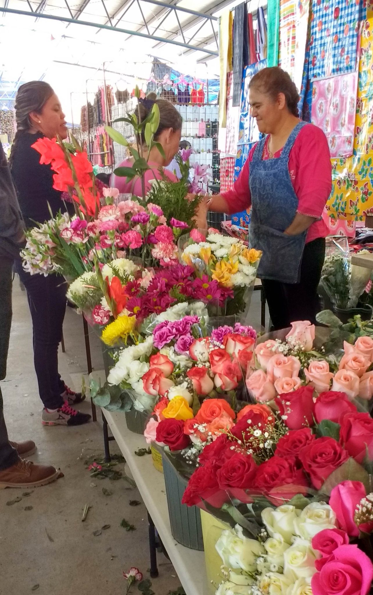 flower-seller-with-customer